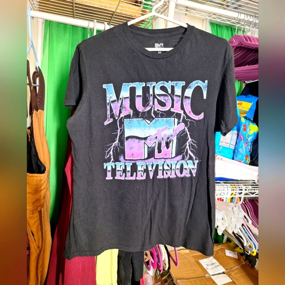 MTV Music t-shirt size medium